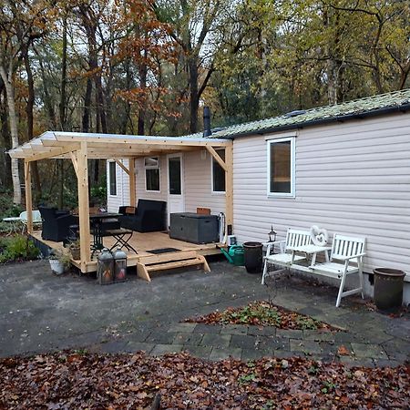 Chalet Met Veranda Aan Bosrand Vledder Exterior photo