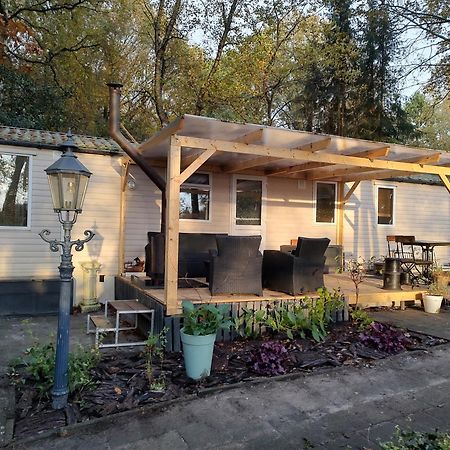 Chalet Met Veranda Aan Bosrand Vledder Exterior photo