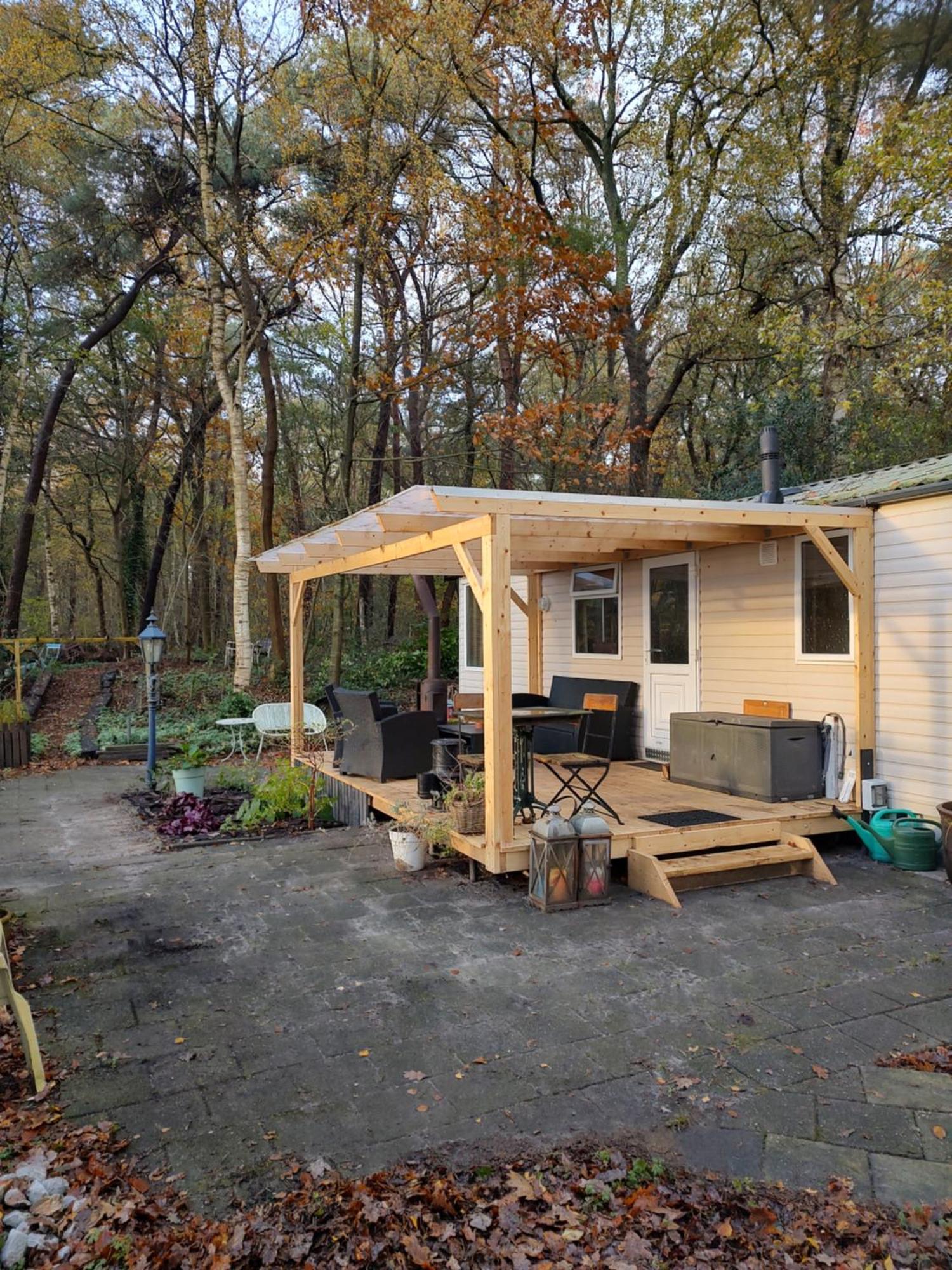 Chalet Met Veranda Aan Bosrand Vledder Exterior photo