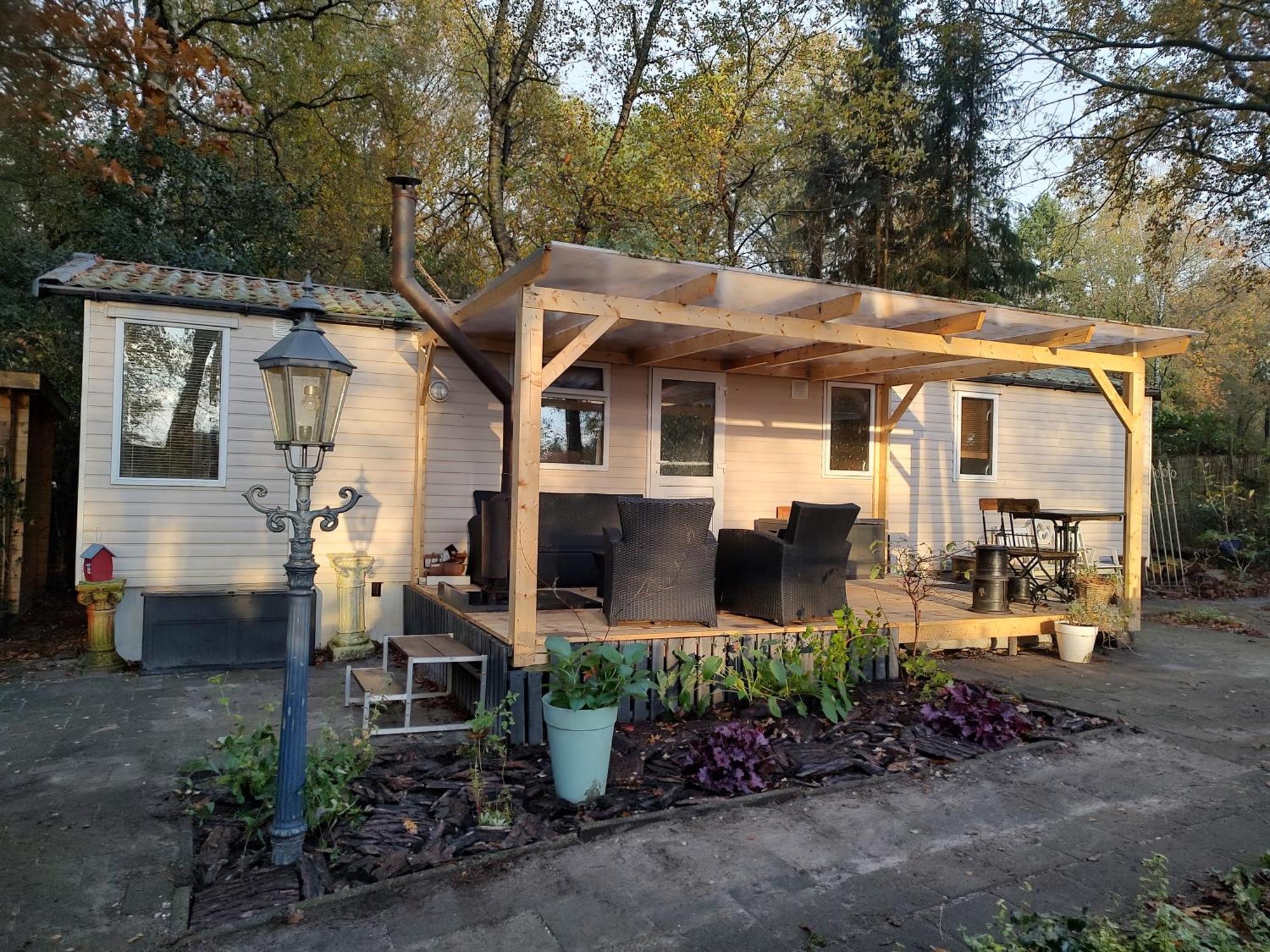 Chalet Met Veranda Aan Bosrand Vledder Exterior photo