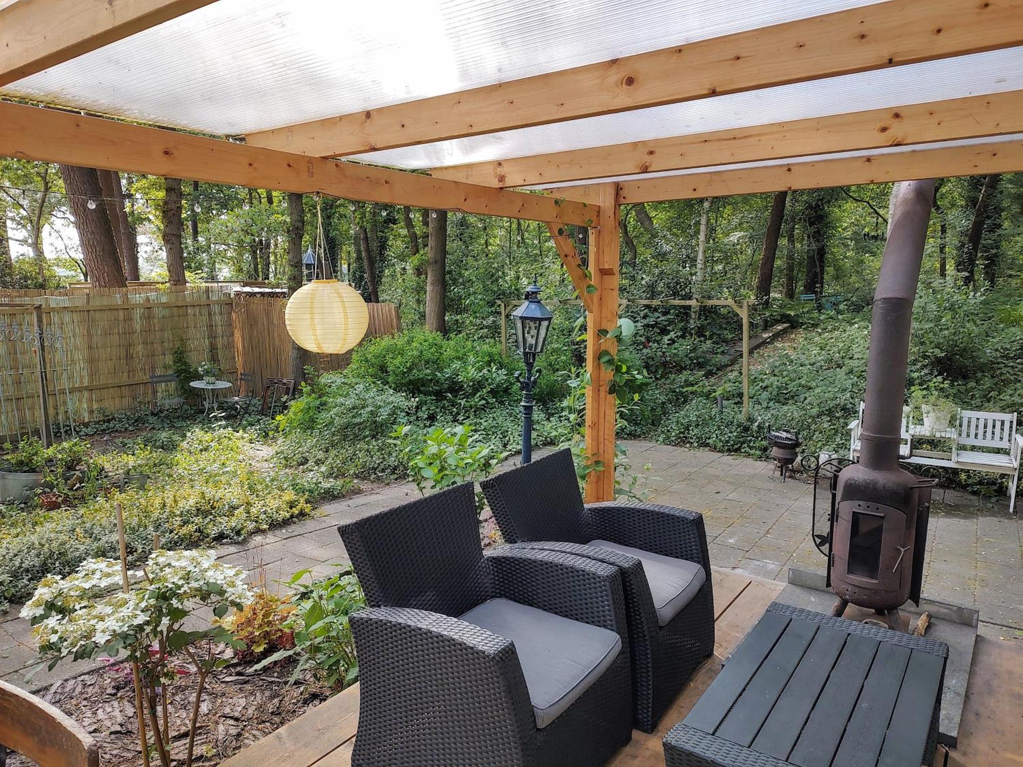 Chalet Met Veranda Aan Bosrand Vledder Exterior photo