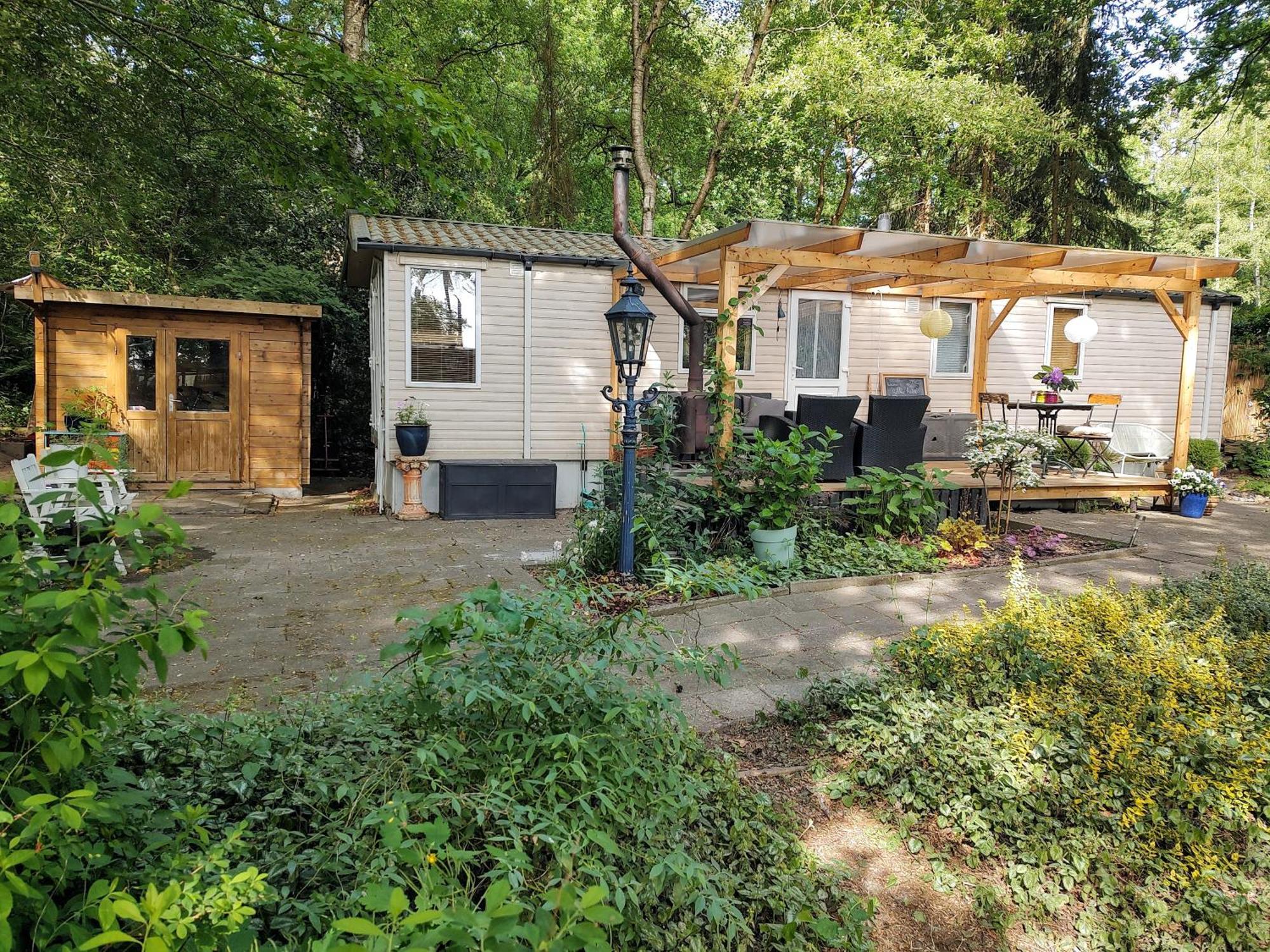 Chalet Met Veranda Aan Bosrand Vledder Exterior photo